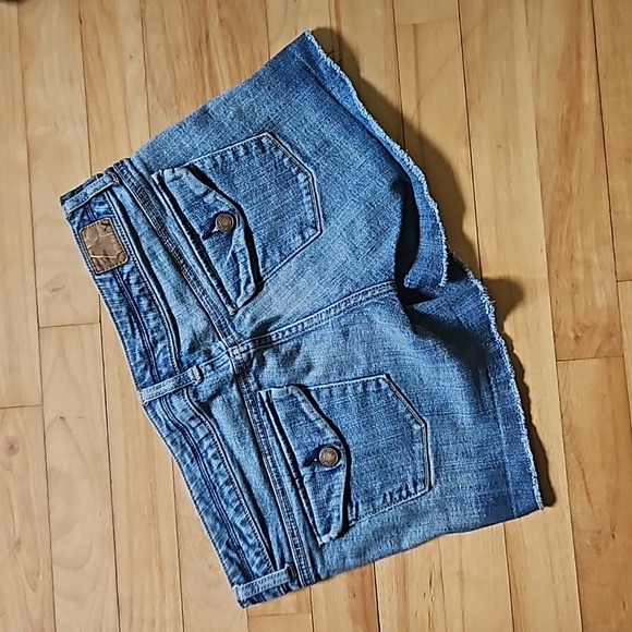 American Eagle Sz4 Demin Shorts - Picture 2 of 4